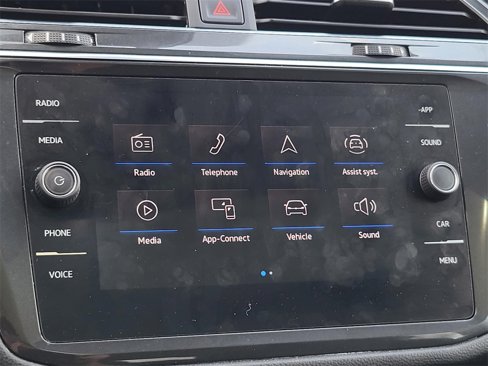 Used 2022 Volkswagen Tiguan SE w/ Panoramic Sunroof Package image 15