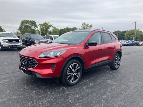 Used 2022 Ford Escape SE w/ SE Sport Appearance Package image 1