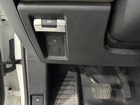 Certified 2021 Land Rover Defender 110 X-Dynamic HSE image 31