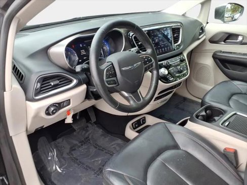 Certified 2020 Chrysler Pacifica Touring-L Plus image 11