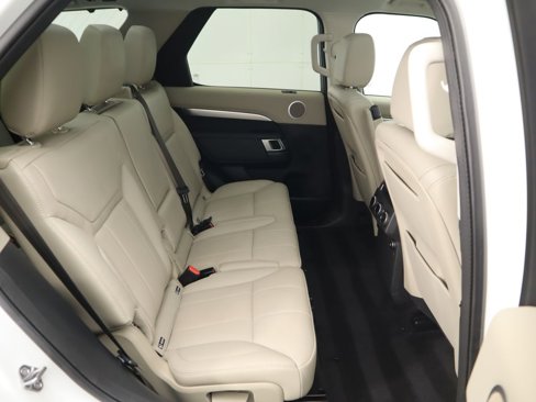 Used 2020 Land Rover Discovery Landmark image 22