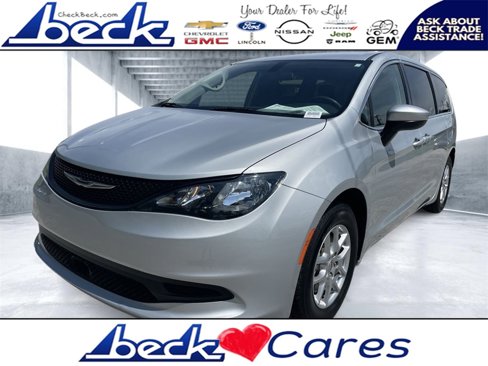 Used 2022 Chrysler Voyager LX image 1