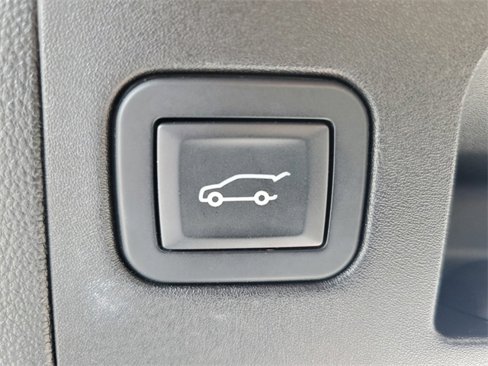 Used 2018 Cadillac XT5 Luxury w/ Driver Awareness Package image 9
