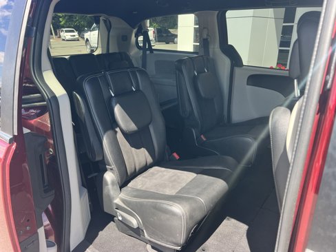 Used 2020 Dodge Grand Caravan SXT image 21