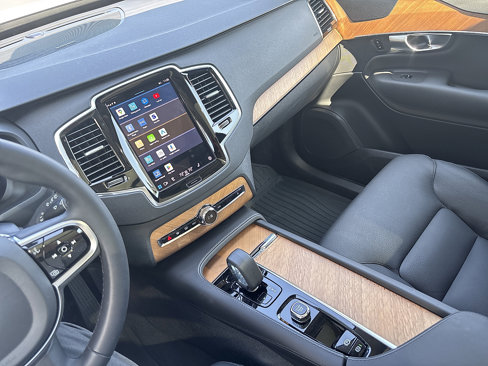 Used 2024 Volvo XC90 T8 Plus w/ Protection Package Premier image 18