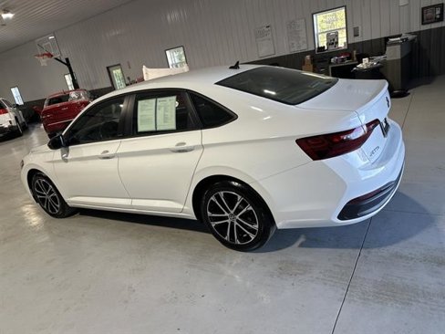 Used 2024 Volkswagen Jetta Sport image 5
