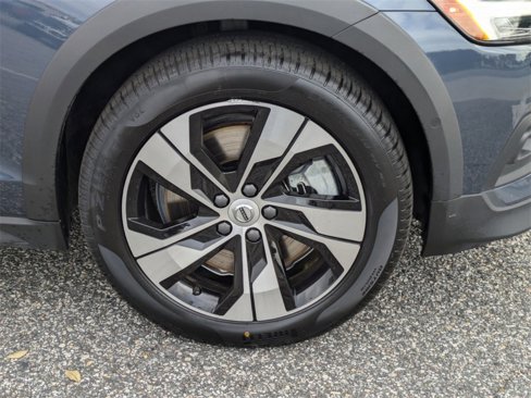 Certified 2023 Volvo V60 B5 Cross Country Plus image 10