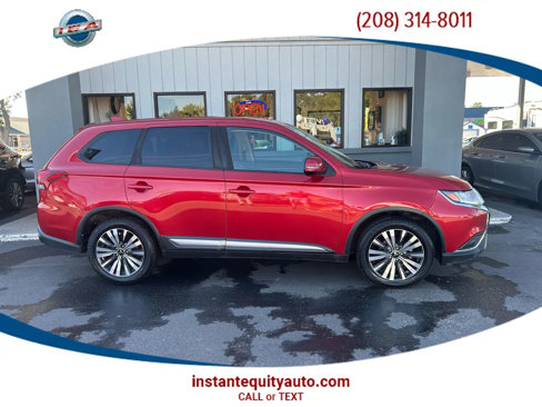 Used 2019 Mitsubishi Outlander SE image 1