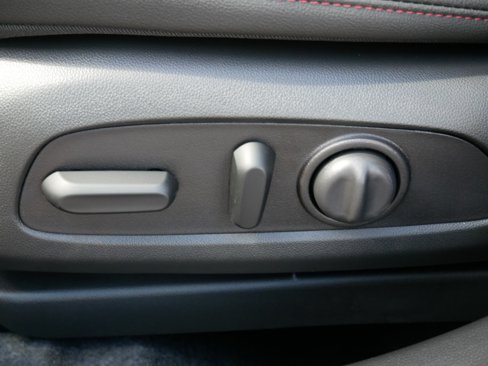 New 2025 Chevrolet Trax RS w/ Sunroof Package image 18