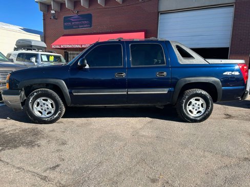 Used 2005 Chevrolet Avalanche LS w/ Onstar Plus Package image 2