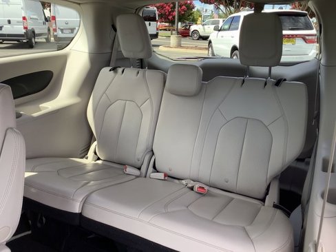 Used 2021 Chrysler Voyager Lxi image 26