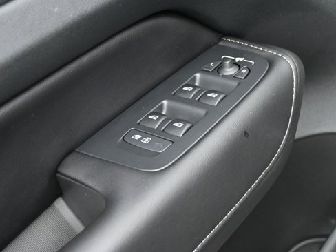 Certified 2023 Volvo XC60 B5 Ultimate w/ Protection Package Premier image 11