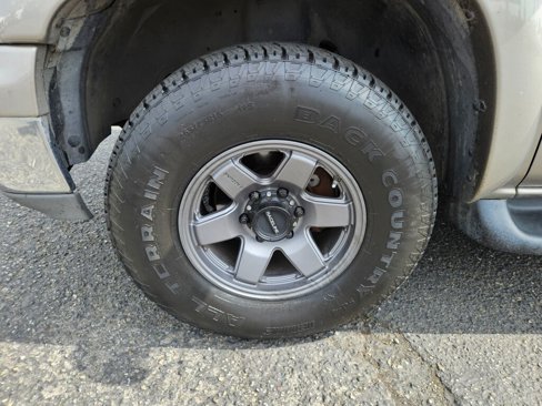 Used 2002 Chevrolet Suburban LT image 8