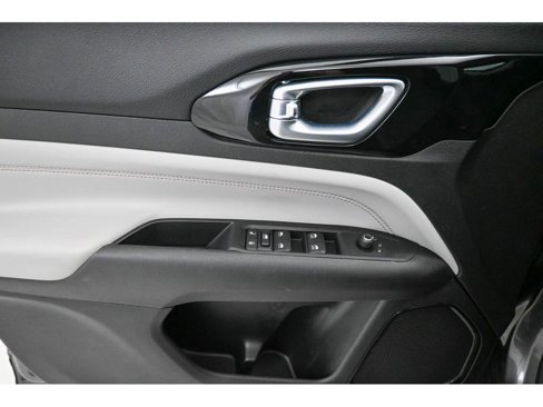 Used 2022 Jeep Compass Limited image 28