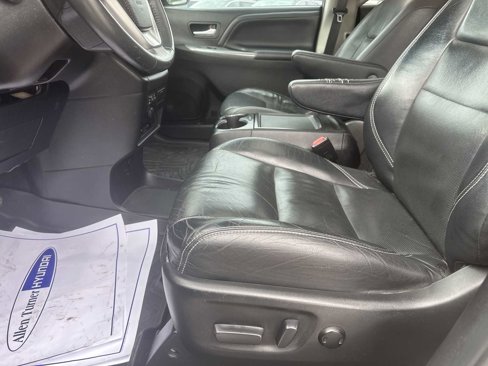 Used 2016 Toyota Sienna SE Premium image 22