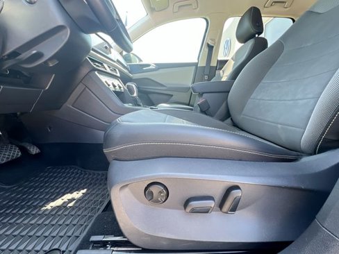 Certified 2022 Volkswagen Taos SE w/ IQ.Drive SE Package image 12