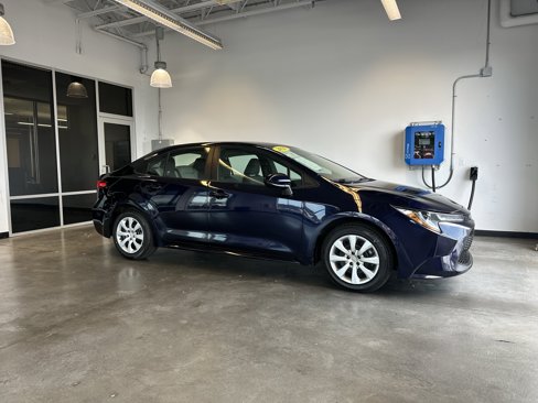 Used 2021 Toyota Corolla LE image 1