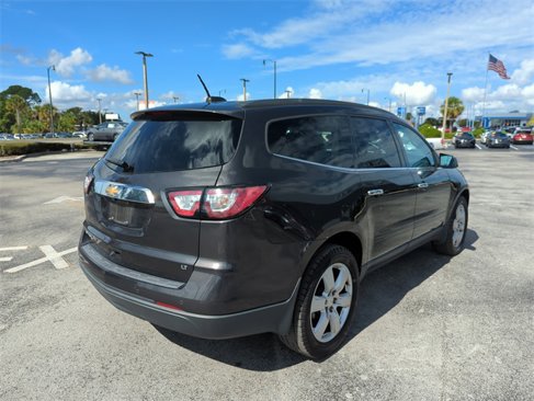 Used 2017 Chevrolet Traverse LT w/ Style and Technology Package image 5
