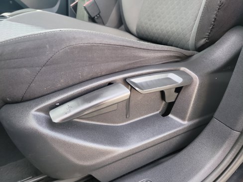 Used 2020 Volkswagen Tiguan S image 19