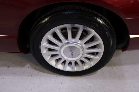 Used 2004 Ford Thunderbird Deluxe image 29