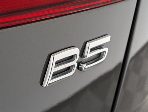 Used 2022 Volvo XC60 B5 Inscription w/ Protection Package Premier image 12