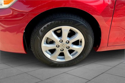 Used 2011 Toyota Camry LE image 10