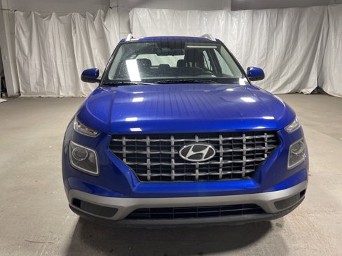 Used 2024 Hyundai Venue SEL image 2
