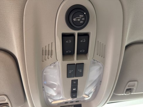 Used 2017 Chevrolet Equinox Premier w/ Enhanced Convenience Package image 25