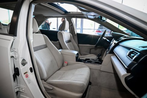 Used 2013 Toyota Camry image 24