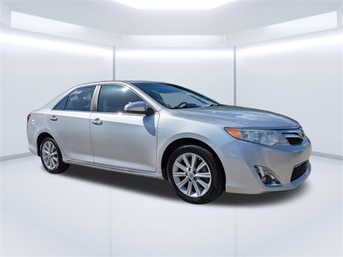Used 2012 Toyota Camry XLE image 2