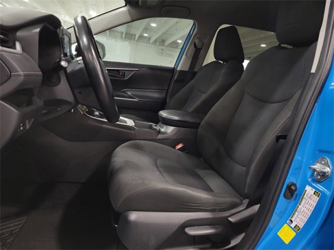 Used 2020 Toyota RAV4 LE image 16