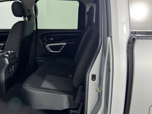 Used 2017 Nissan Titan SV image 22