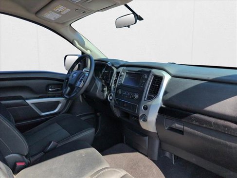 Used 2019 Nissan Titan SV image 21