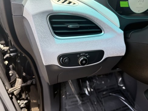 Used 2020 Chevrolet Bolt LT image 31