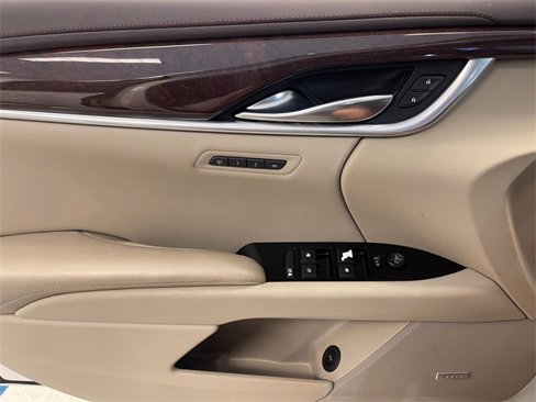 Used 2015 Cadillac XTS Premium image 25