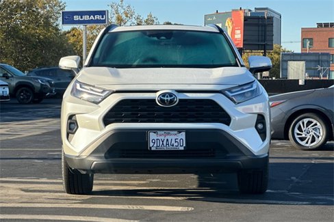 Used 2022 Toyota RAV4 XLE Premium image 9