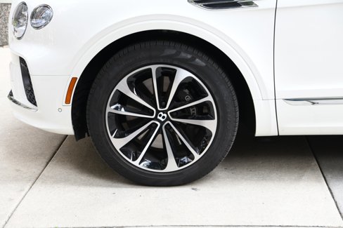 Used 2023 Bentley Bentayga image 22