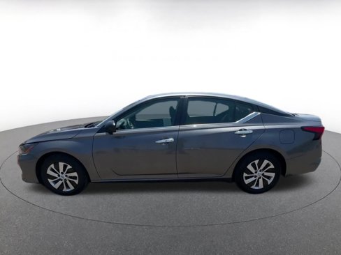 Used 2024 Nissan Altima 2.5 S image 9