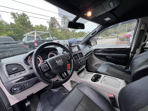 Used 2019 Dodge Grand Caravan SXT image 13