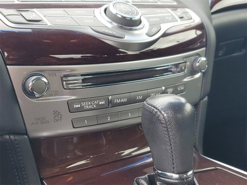Used 2015 INFINITI Q70 3.7 image 30