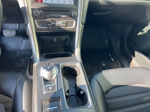 Used 2017 Ford Fusion SE w/ Equipment Group 201A image 11
