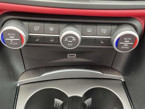 Used 2019 Alfa Romeo Giulia Ti w/ Quick Order Package 22X Lusso image 23