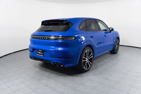 Used 2024 Porsche Cayenne E-Hybrid image 5