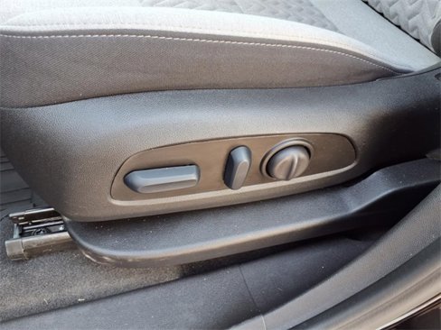 Used 2023 Chevrolet Equinox LS w/ LS Convenience Package image 16