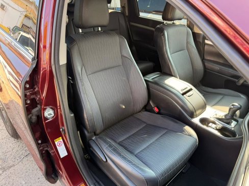 Used 2017 Toyota Highlander Plus image 8