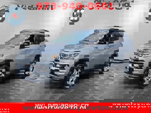 Used 2022 Jeep Compass Latitude image 1