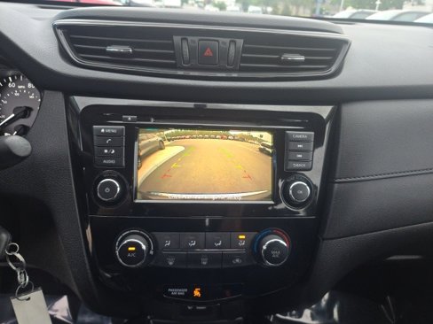 Used 2018 Nissan Rogue S image 18