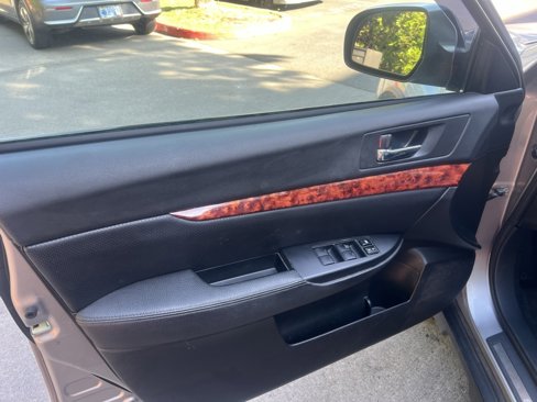 Used 2010 Subaru Outback 2.5i Limited w/ Protection Package 1A image 9