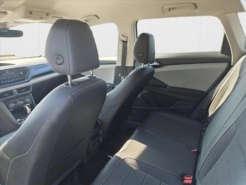 Certified 2024 Volkswagen Taos SE image 19