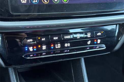 Used 2022 Chevrolet Bolt EUV Premier w/ Sun & Sound Package image 28